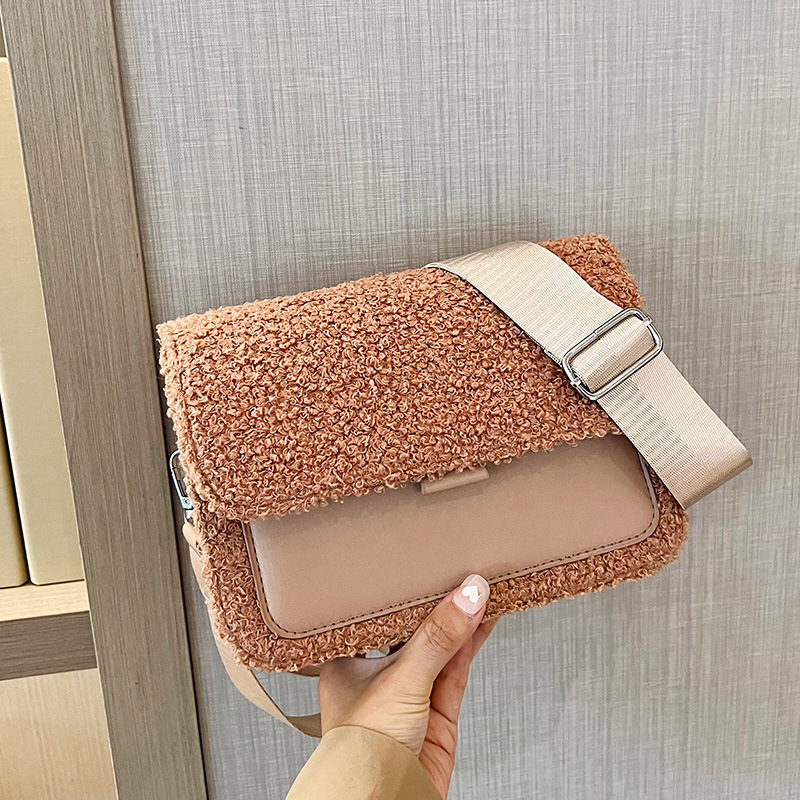 The 2024 new Korean-style trendy square lambskin patchwork single-shoulder crossbody bag is a fashionable and cute small square bag for girls full figure