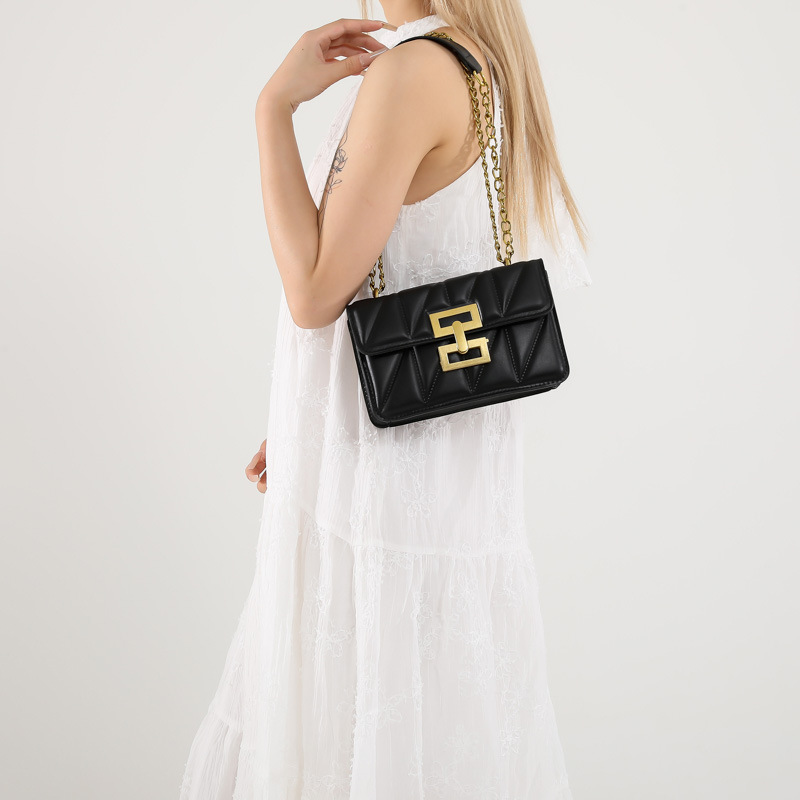 A stylish commuter diamond-patterned lock buckle small square bag, a versatile commuter single-shoulder bag, a new 2024 model, a women's crossbody bag Specification drawing