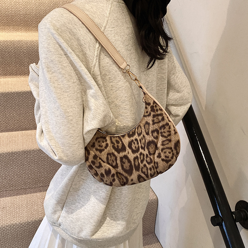Leopard print cross-border niche bags for women, versatile and fashionable new retro underarm bag, stylish and individual commuting single-shoulder bag Specification drawing