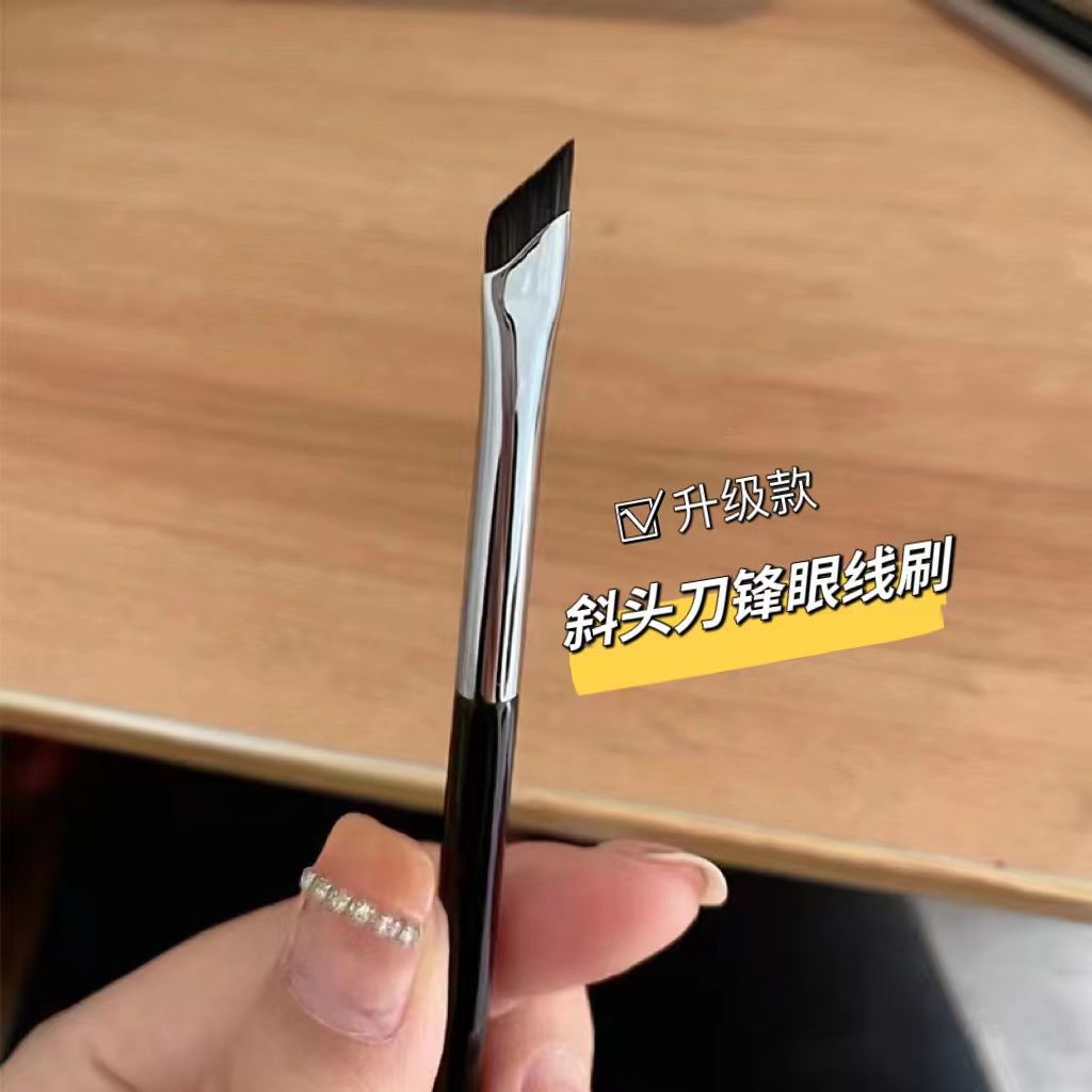 Upgraded eyeliner brush, angled blade eyeliner brush, flat sickle eyeliner brush, eyelid down to eye under-eye detail makeup brush Specification drawing