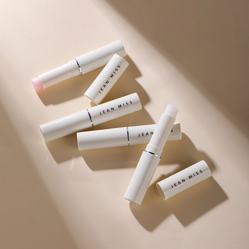 Xiaocheng Yixiang's new Vaseline Lip Balm, hydrating and moisturizing Lip Mask, anti-cracking and moisturizing portable lip balm wholesale 2g full figure