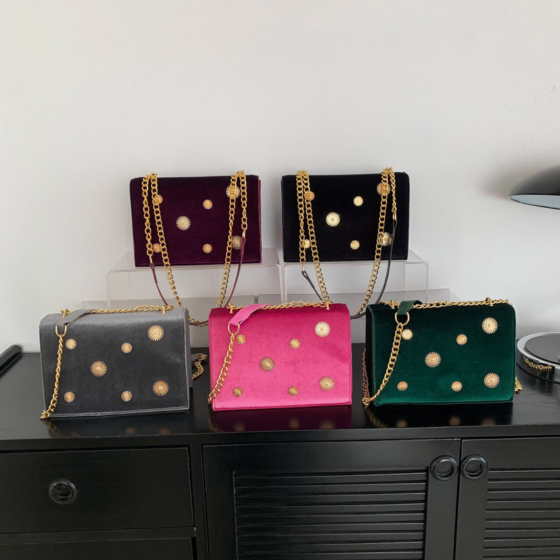 Cross-border fashionable velvet small square bag for women, simple and fashionable single-shoulder bag, new autumn and winter crossbody chain bag Application Scenario