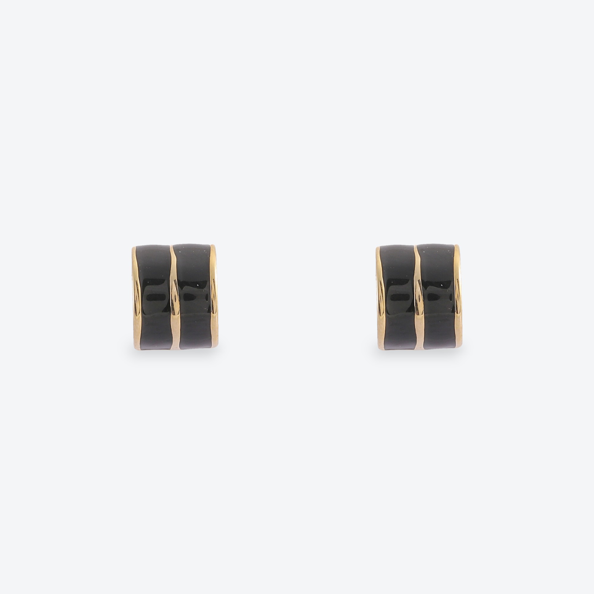 Xuhui brand exquisite and light luxury copper plated with real gold and set with zircon 925 silver needle, C-ring baked paint design, fashionable stud earrings and pendants Specification drawing