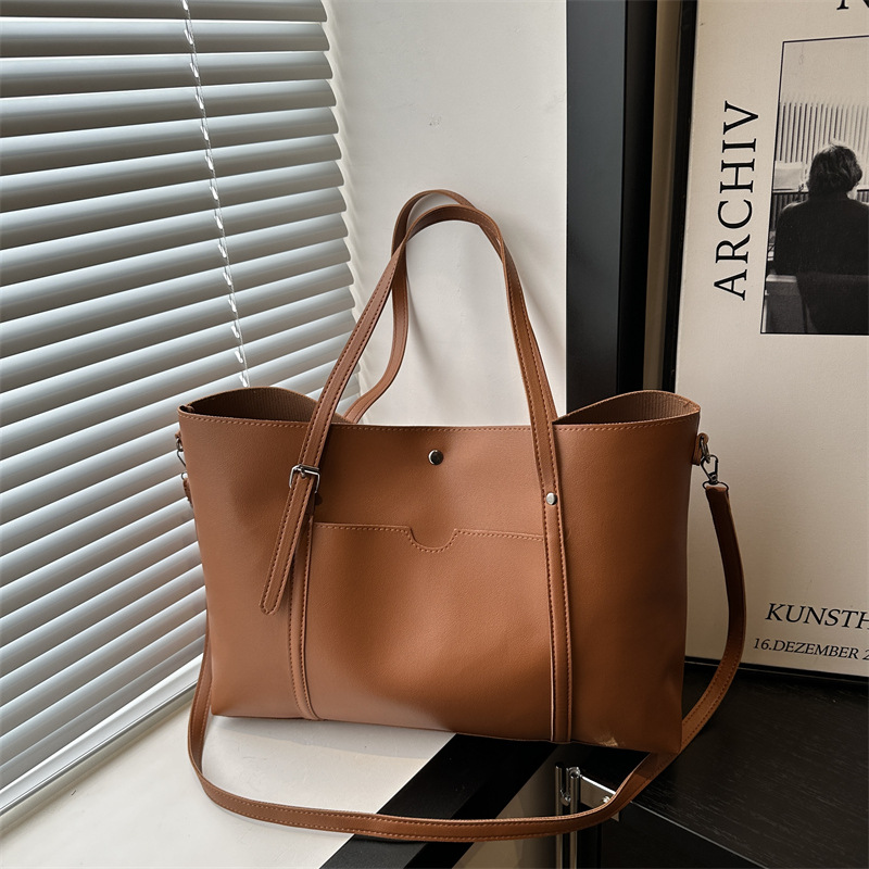 Retro texture commuting solid color simple 2024 autumn new large-capacity single-shoulder bag with a relaxed underarm tote bag full figure
