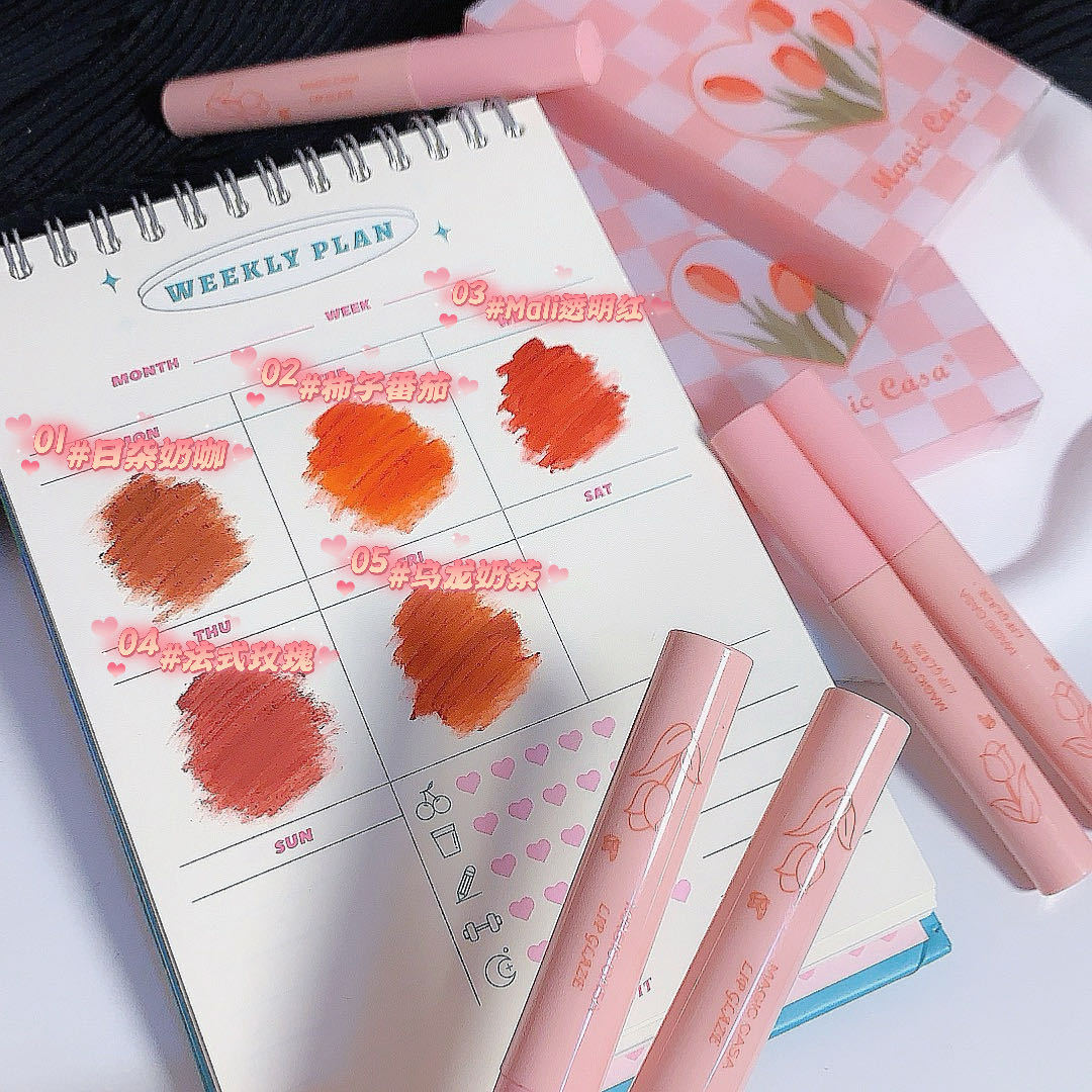 The lip gloss set of lipstick has a matte finish and is not easy to stick to cups. The lip gloss and lip gloss are also good Application Scenario