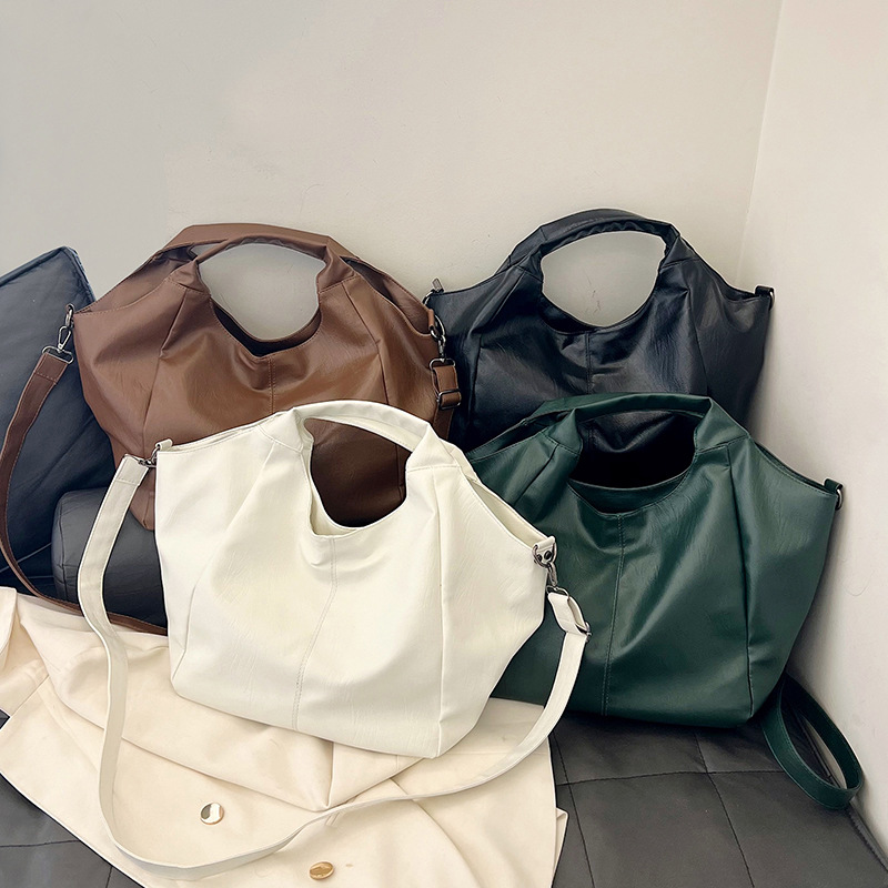 Cross-border large-capacity women's 2024 new style fashionable retro single-shoulder crossbody bag, trendy and simple commuter tote bag Application Scenario