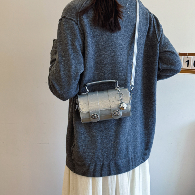 A trendy soft leather round bag for women, a new autumn/winter 2024 collection, stylish and versatile, single-shoulder crossbody bag for work Specification drawing