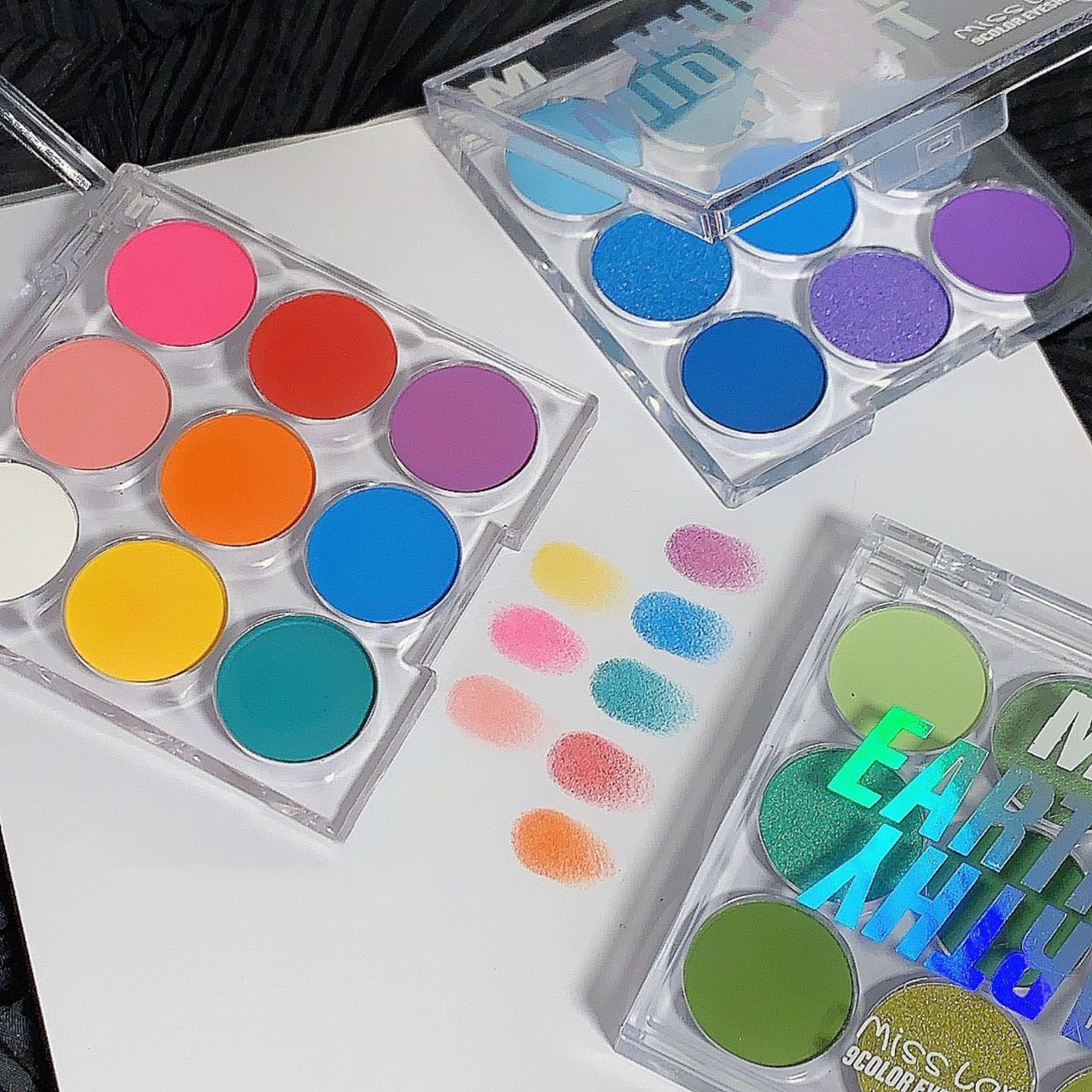 Miss lara's nine-color eyeshadow is naturally not prone to pearlescent smudging, with a matte macaron transparent box eyeshadow palette Application Scenario