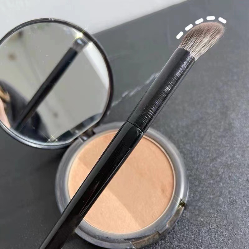 Wholesale Cangzhou finger pad nose shadow brush, oblique head highlight brush, contour shadow brush, portable small eyeshadow brush, makeup brush details Picture