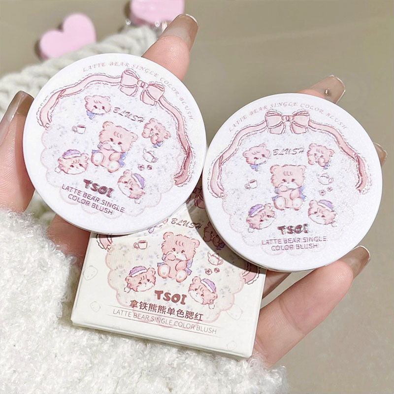 TSOI Latte Bear single-color Blush is natural and easy to apply. It's a versatile and energetic makeup look for women. It's affordable for cross-border use full figure