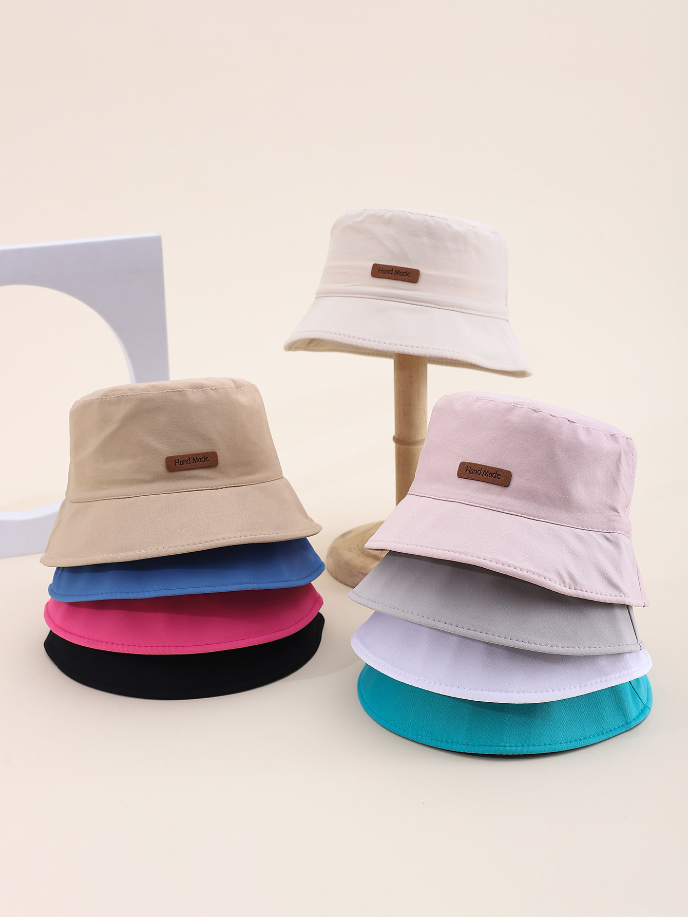 This spring and summer hit children's Hand-made single-sided fisherman hat with stickers is cute, cartoonish, classic and versatile. It's a unique children's single-sided fisherman hat with a built-in drawstring on the inner side full figure