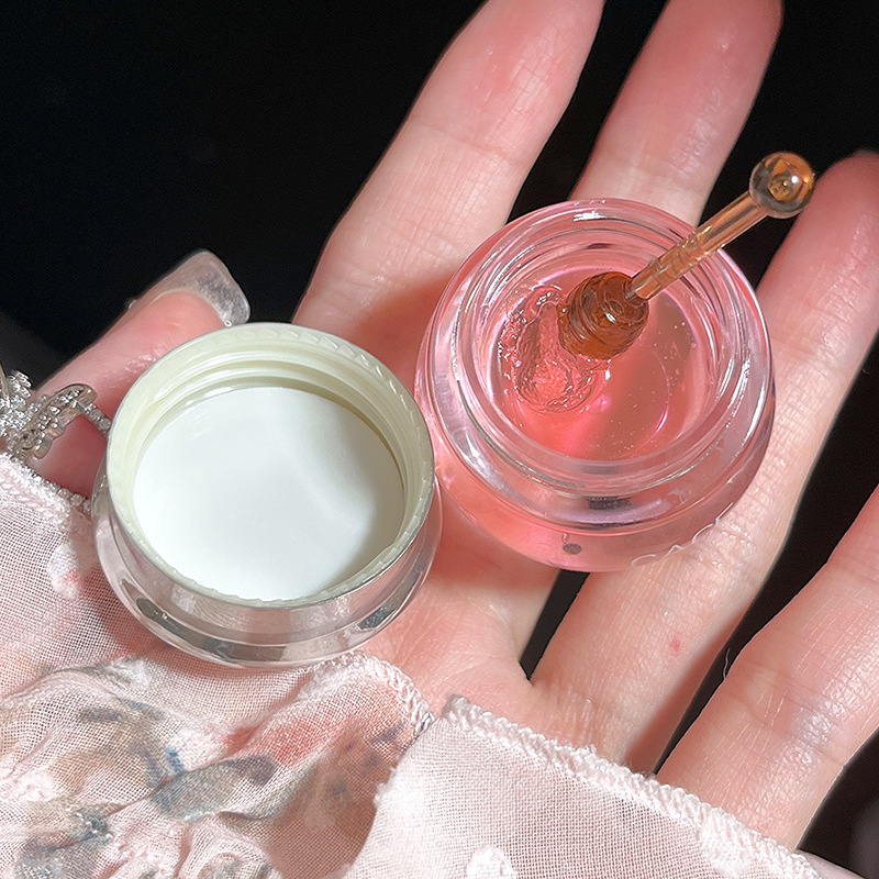 CACE Cherry Blossom Honey Lipstick locks in moisture, moisturizes, repairs cracks, and makes lips tender and plump. Customized logo wholesale Application Scenario