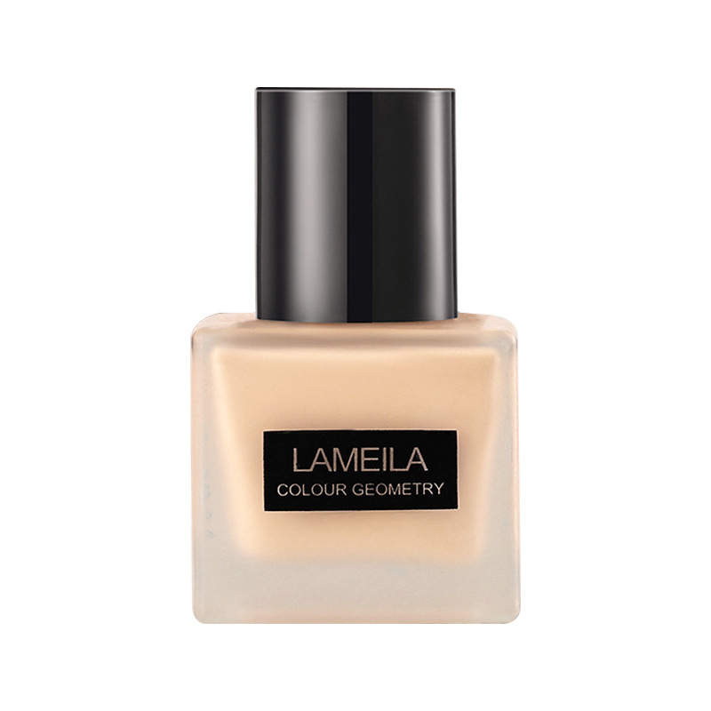 The small square bottle foundation liquid is long-lasting and does not smudge. It naturally controls oil and dries the skin. The cushion base cream is clear, concealing and isolating. BB cream Item Picture