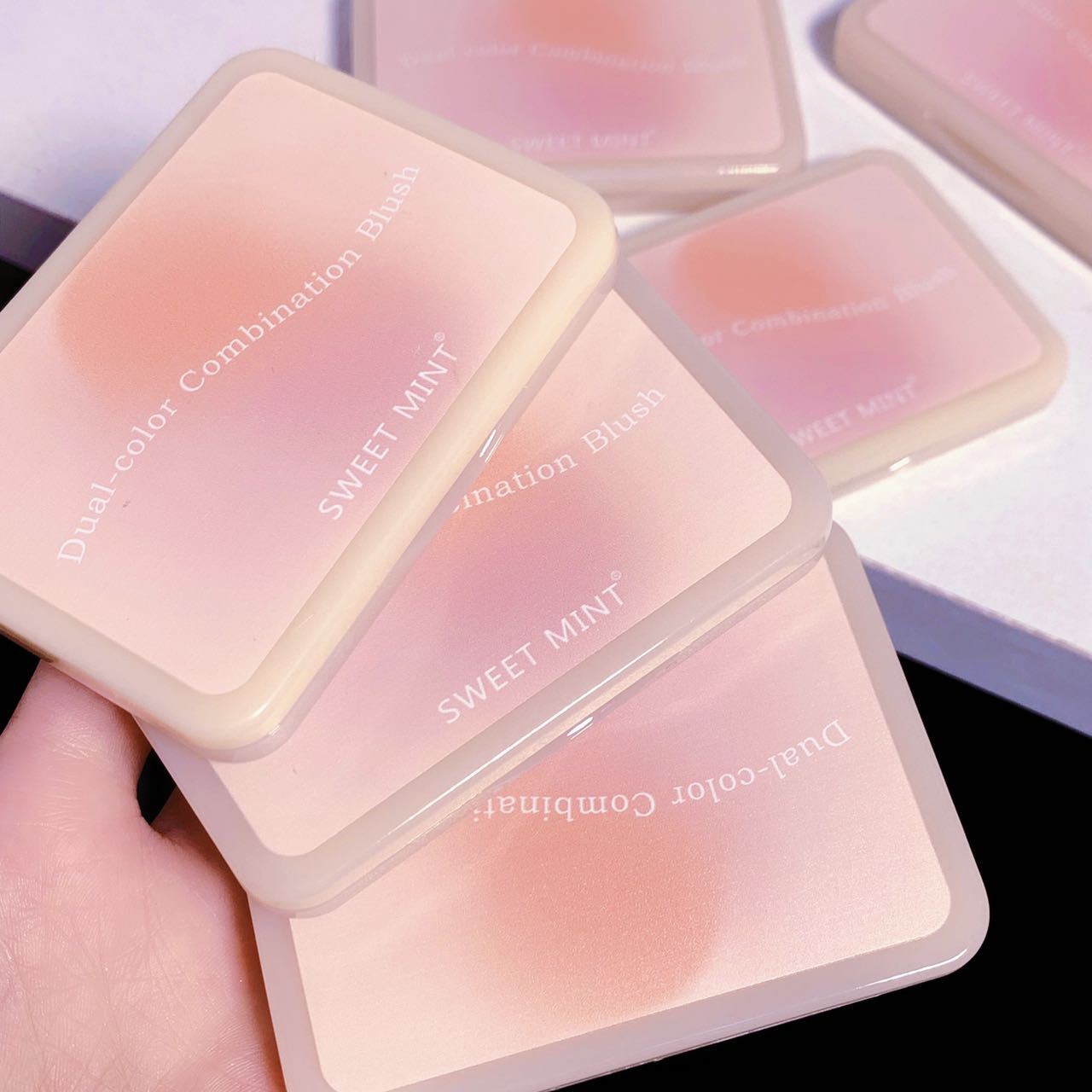 SWEET MINT Two-color Blush for female beginners, student, affordable, high-end look, contactor, high gloss, matte, purple and blue cheeks Item Picture