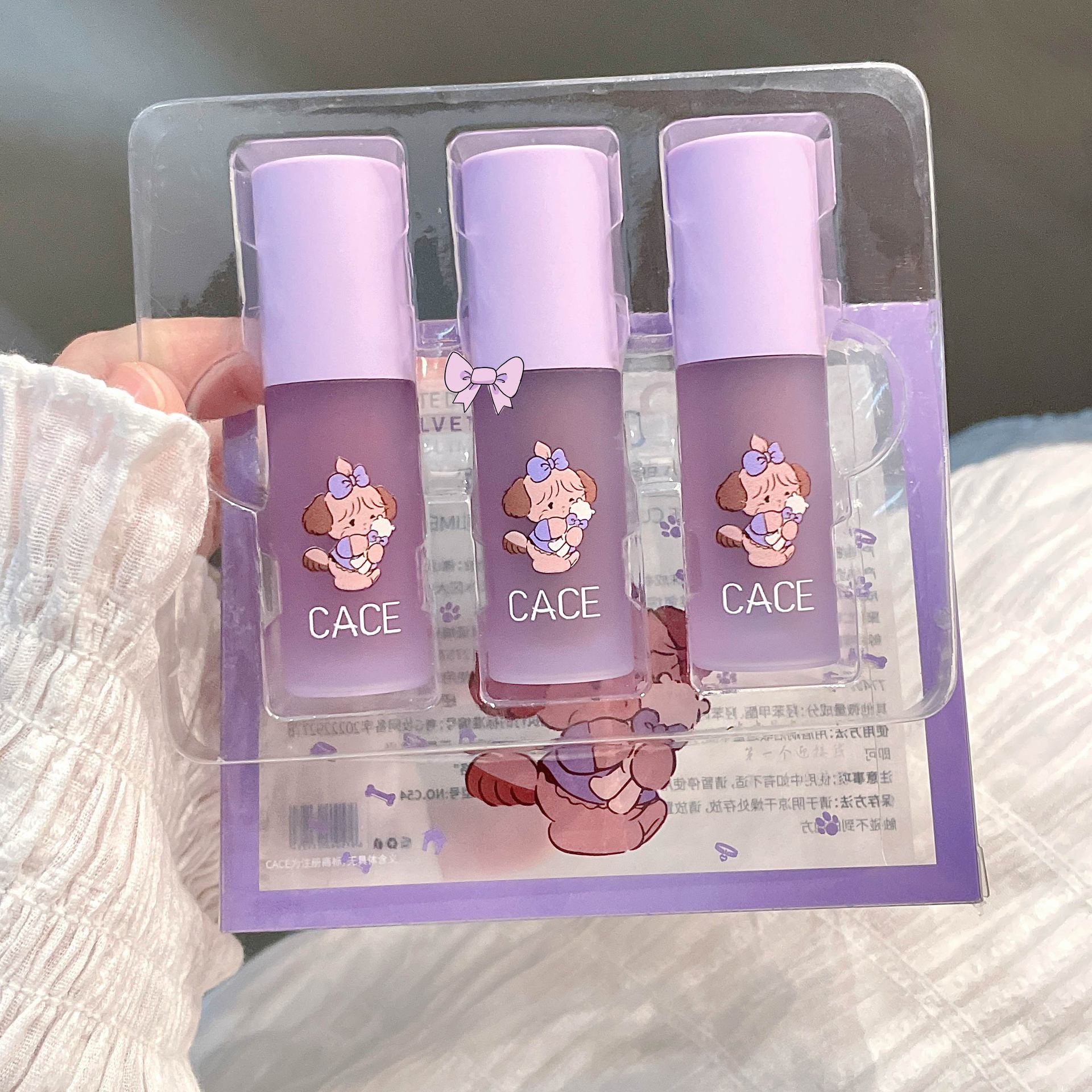 CACE Little Cute Dog Velvet Lip Gloss is available in six colors for long-lasting makeup. It is a versatile new product with a matte lip gloss that can be used for color and whitening. Wholesale details Picture