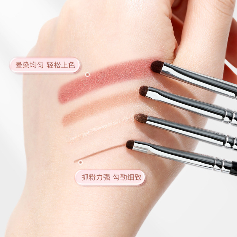 【 Drawing Details 】 4-piece horsehair eyeshadow brush, animal hair concealer, eyeliner, and under-eye makeup brush set Application Scenario