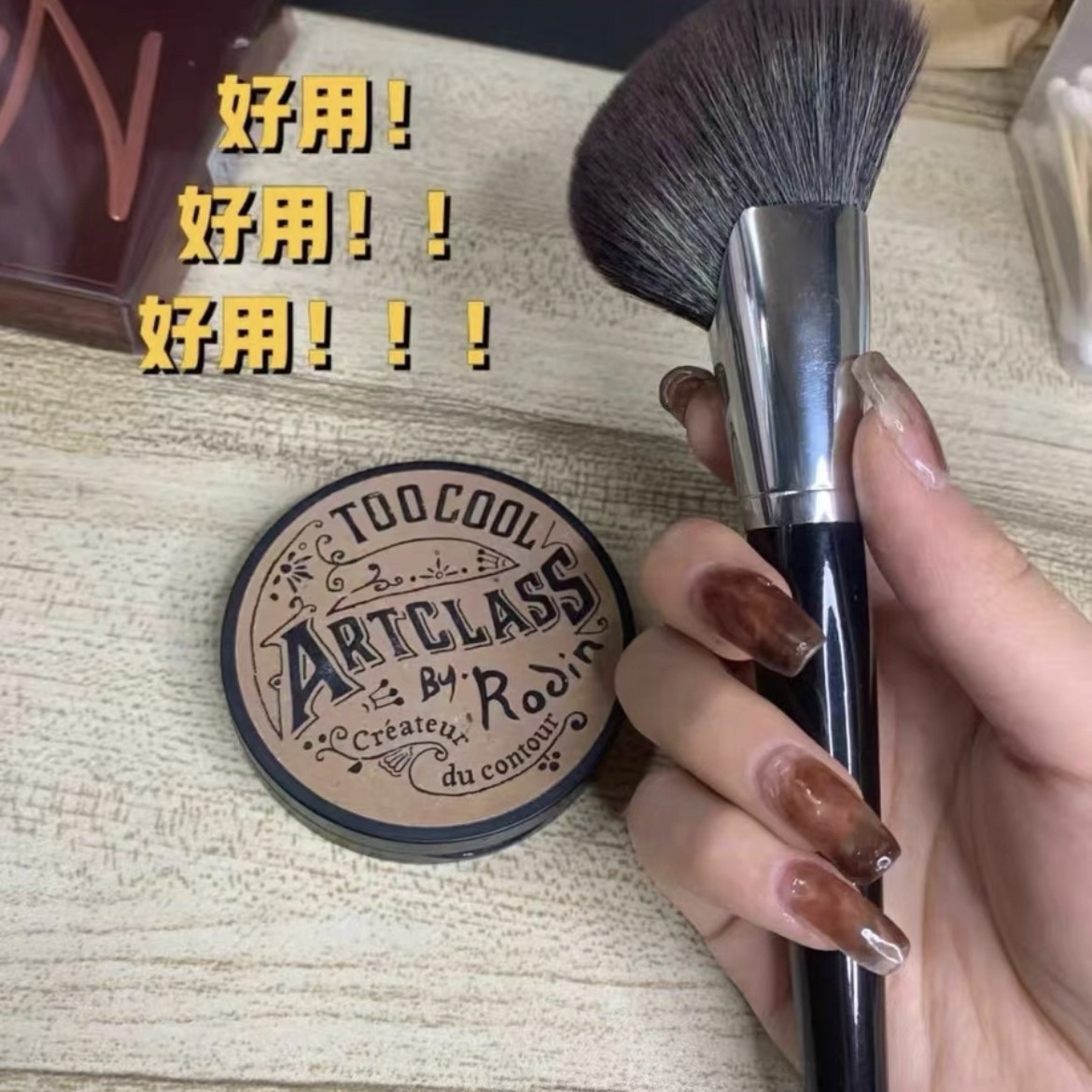 Sickle-shaped contour, bevel contour brush, shadow brush, blush brush, nose shadow brush, animal hair makeup brush, soft and easy to take powder Application Scenario