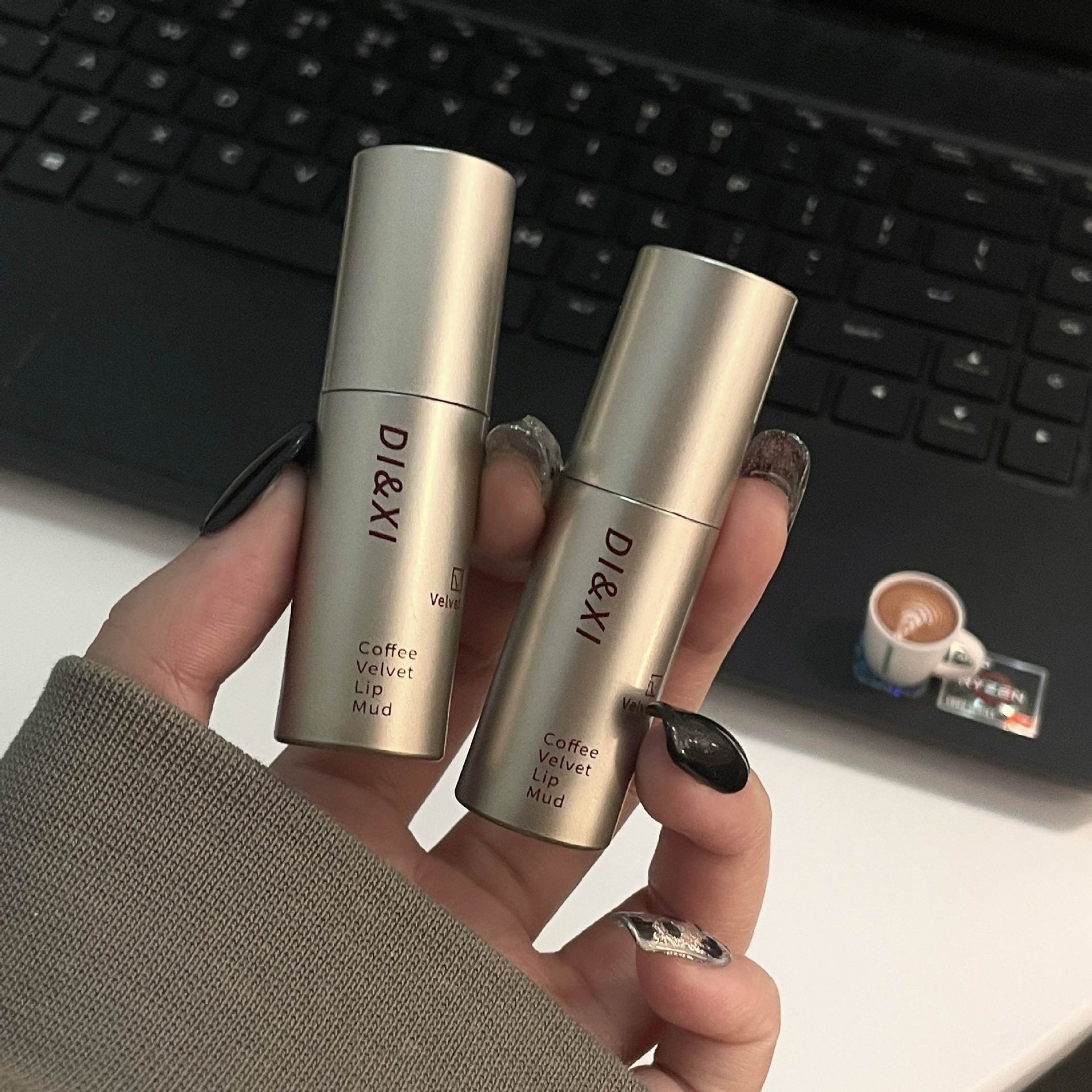 DIXI Small silver Tube Lip Gloss Velvet matte Whitening Lip Mud, natural and versatile for girls, live-streaming new makeup wholesale full figure