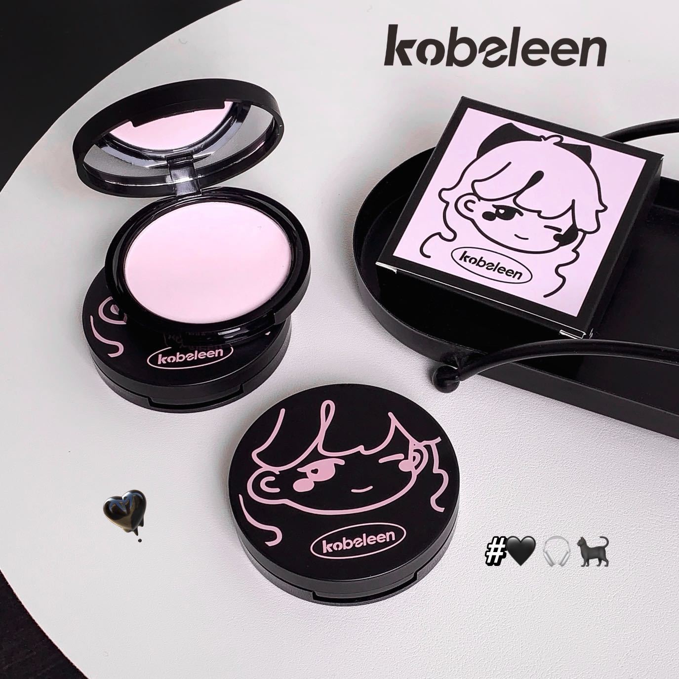 kobeleen Matte Girl Setting Powder Compact is waterproof, sweat-proof, translucent, natural and not sticky. The matte honey powder compact is clear and transparent details Picture