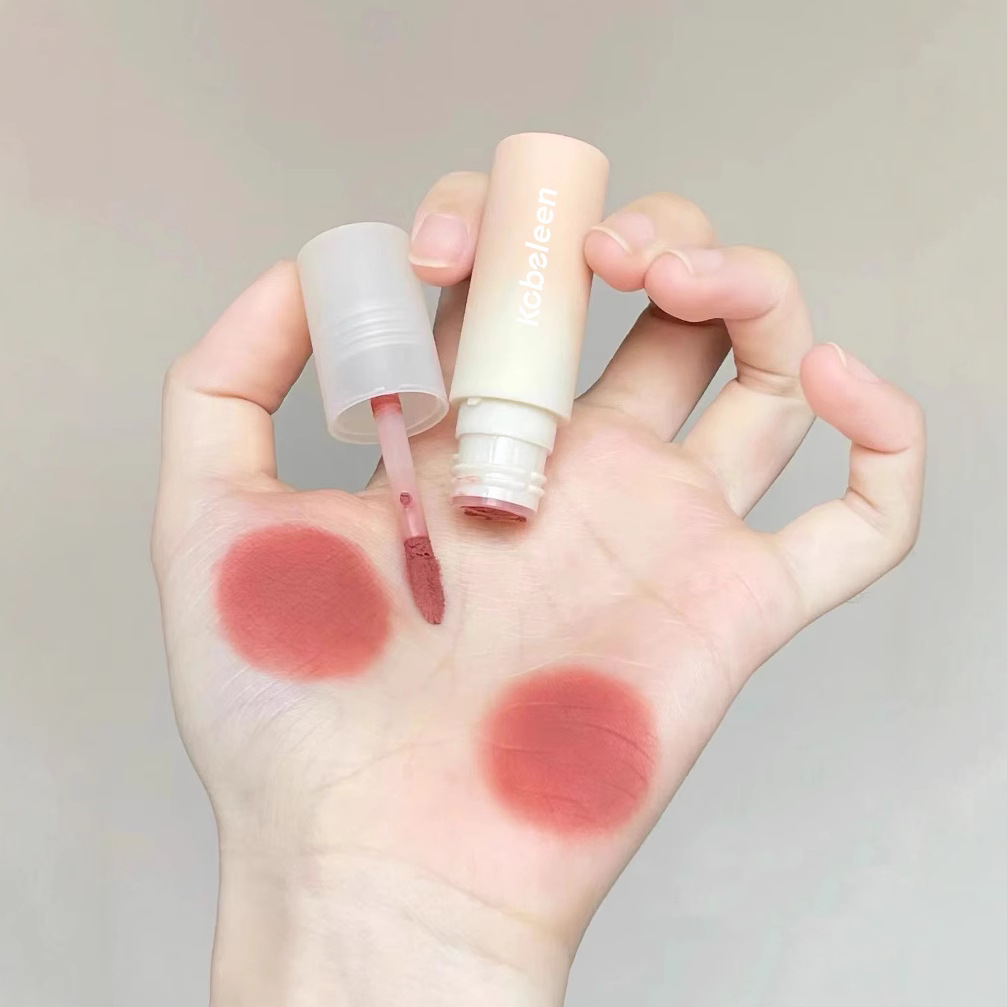 kobeleen little milk paste lip gloss Velvet matte lip paste is fair and does not easily stick to the rim of the cup. It has a natural nude color for female students details Picture