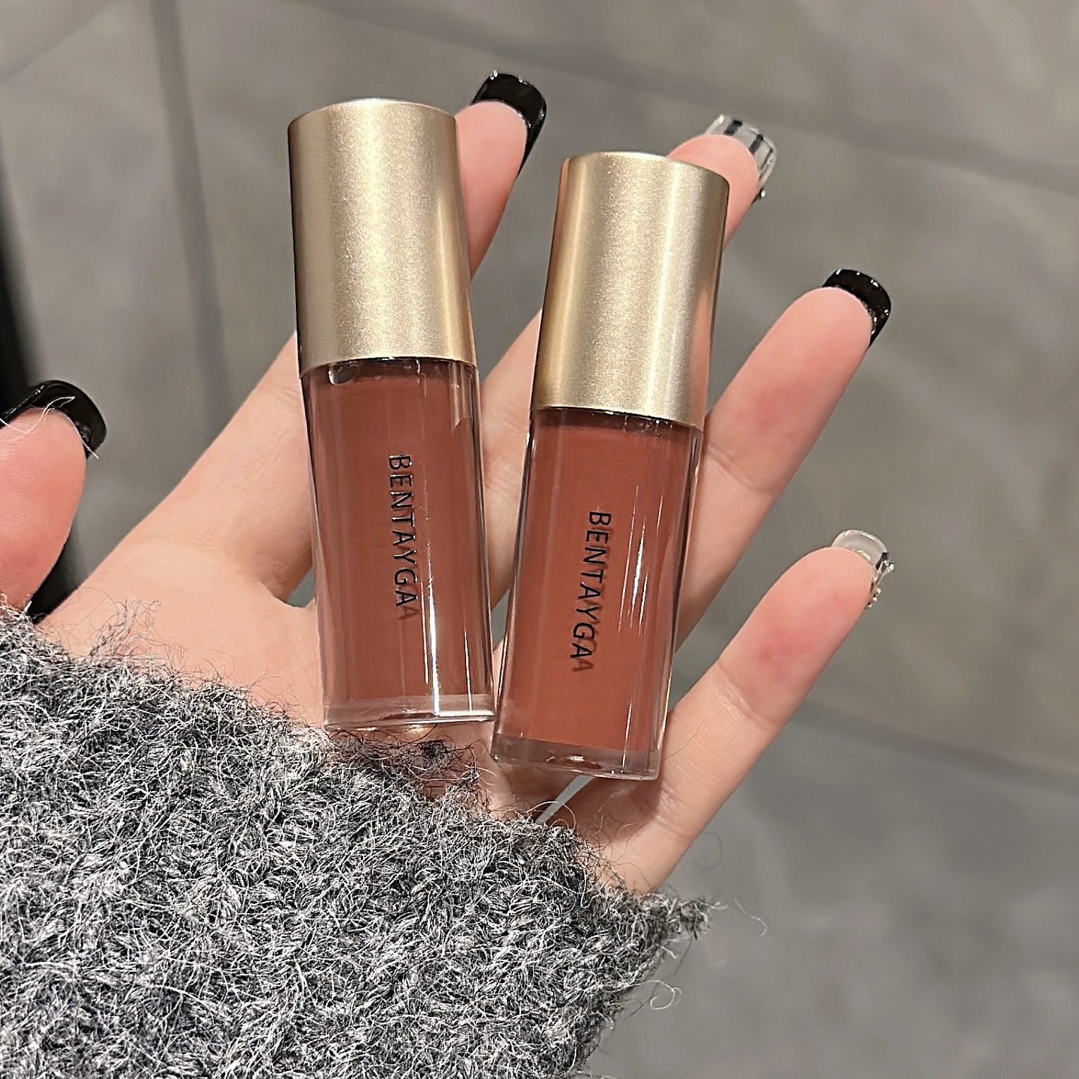 BENTAYGA's Small Mood Hydrating Lip Gloss mirror-like Moisturizing Lipstick for Whitening and natural nude makeup Women Cross-border wholesale full figure