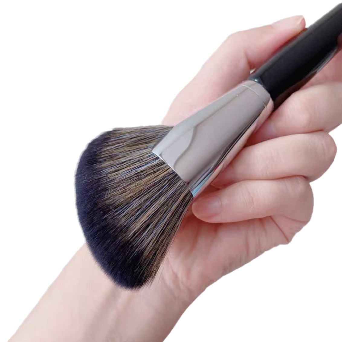 Sickle-shaped contour, bevel contour brush, shadow brush, blush brush, nose shadow brush, animal hair makeup brush, soft and easy to take powder Item Picture