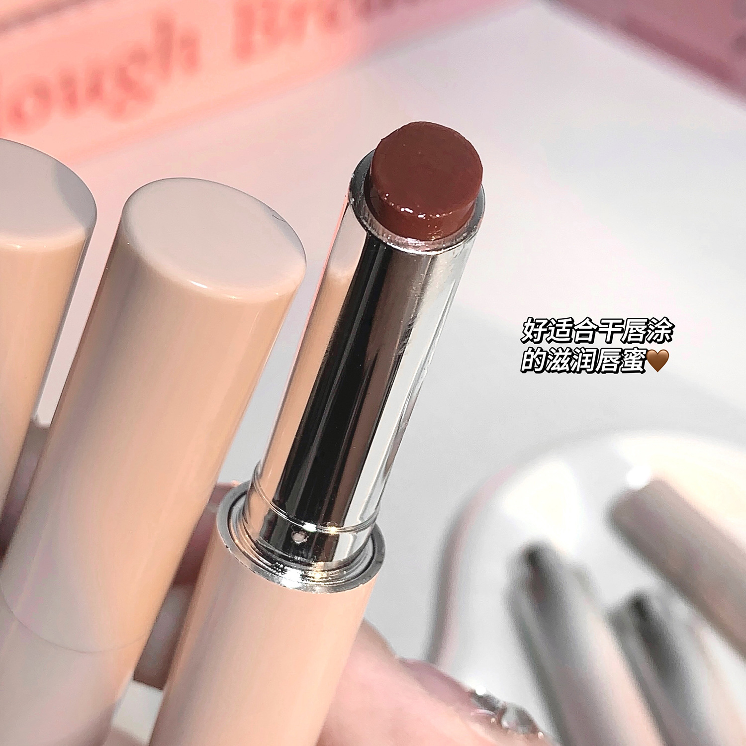 Gege bear Solid Lip Gloss is a delicate, color-enhancing, moisturizing, and water-like pseudo-natural mirror-like lipstick Specification drawing