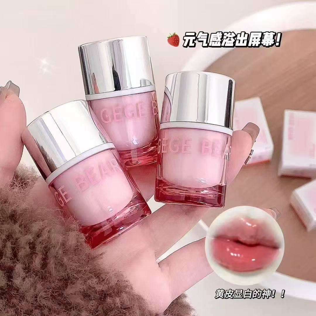 Gege bear Crystal Clear Locking Light Lip Freeze for Spring and Summer hydrates, moisturizes, brightening, prevents dryness and cracking, and the mirror surface is not easy to stick to the cup for makeup full figure