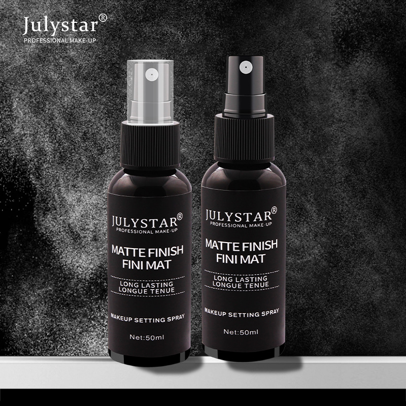 Julystar Refreshing Setting Toner Portable 50mlbao Moistening and Penetrating Setting Spray Application Scenario