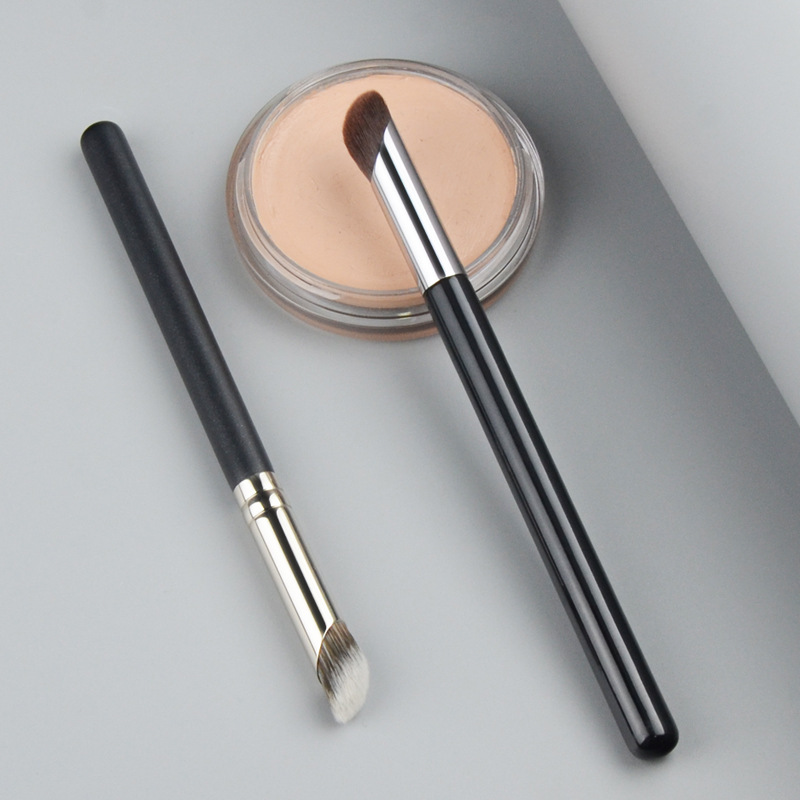 Magic Finger Concealer brush, Blending Brush, Finger Pad Brush, Flat Round Eyeshadow brush, Traceless Finger Pad Concealer brush Application Scenario