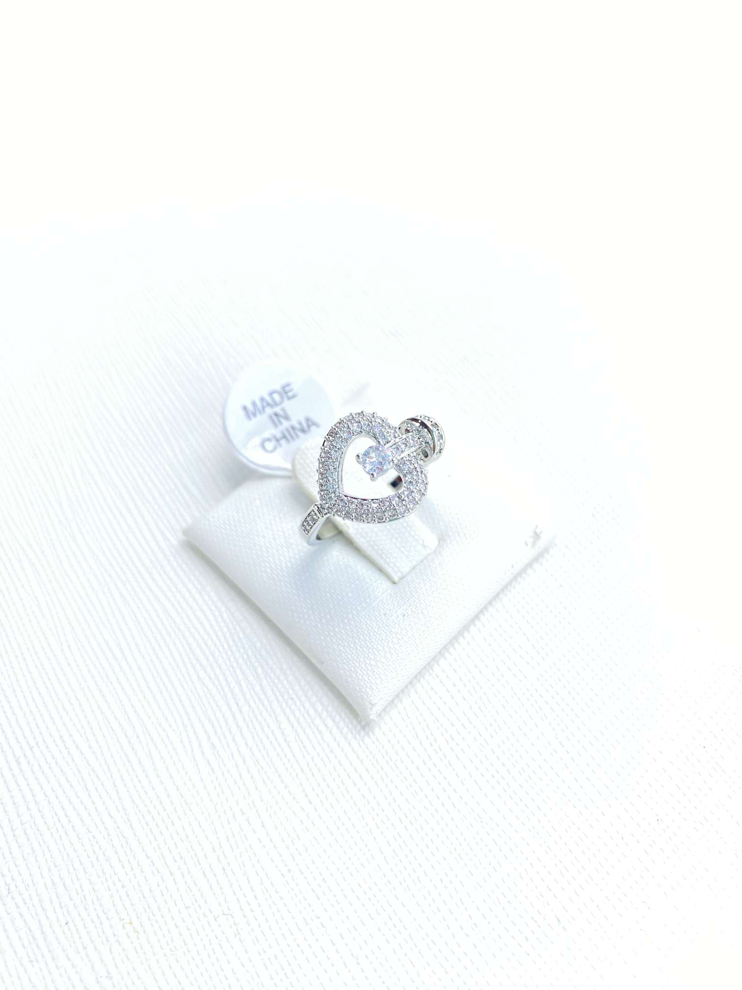 The new 2025 heart-shaped ring features a sweet and niche design with a versatile and elegant style. It is a micro-set zircon ring Application Scenario