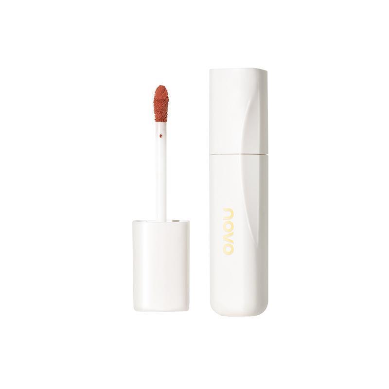 Novo5913 lip gloss is silky smooth, matte and easy to handle. It naturally brightens the complexion and does not fade easily. It is affordable Item Picture