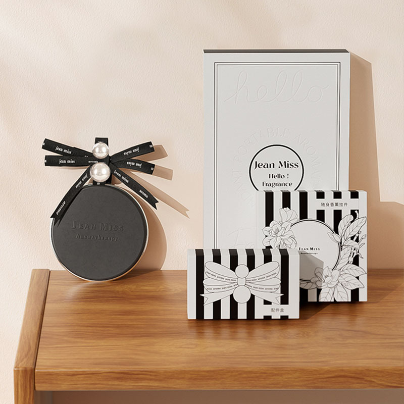 Wholesale of new car fragrance accessories from Xiaocheng Yixiang, featuring gardenia and Blue wind chime aromatherapy with long-lasting fragrance Application Scenario