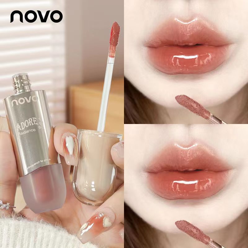 NOVO's moisturizing and brightening water-based lip gloss makes your lips look fair and pure without any makeup, as if they were in a gentle breeze. It is waterproof, does not fade easily and does not stick to glasses full figure