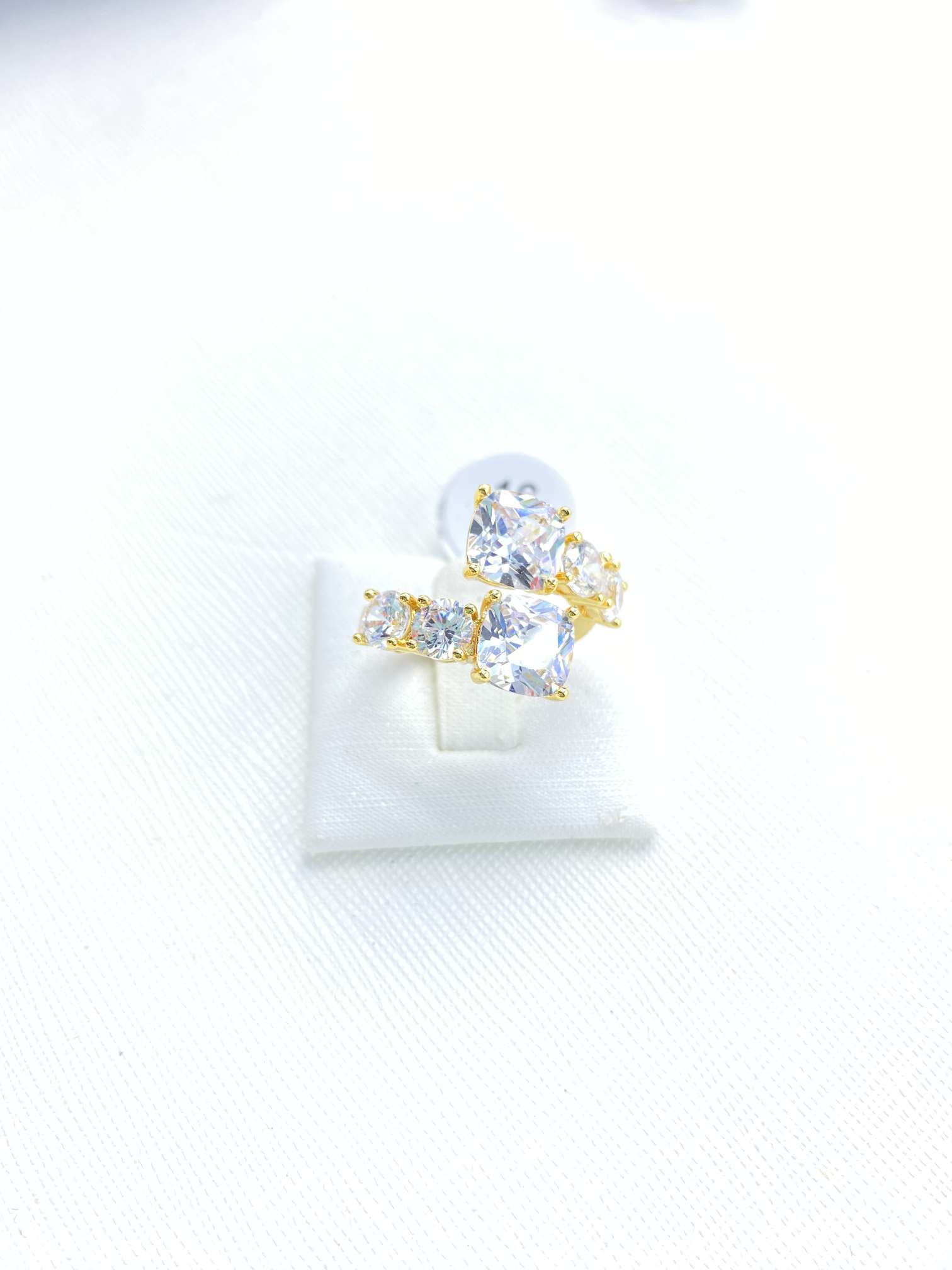 The sparkling double-headed zircon open ring exudes a sense of light luxury and sophistication for women. It is an exquisite bone joint ring that is versatile and personalized for women Item Picture