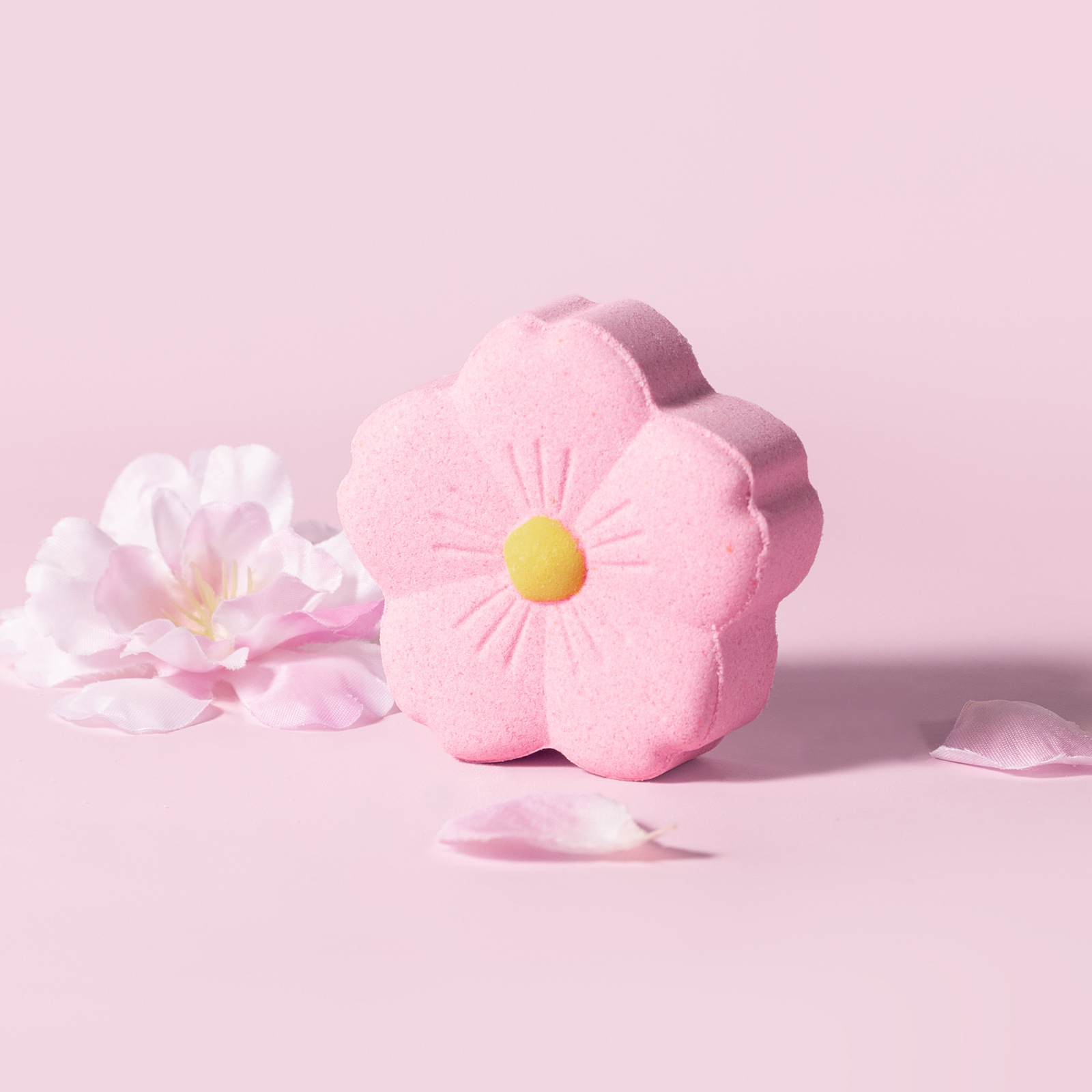 Cross-border new Sakura Explosive Bath Salt 80g bubble bath ball Amazon bubble elastic hydrates, moisturizes and cleanses pores Application Scenario