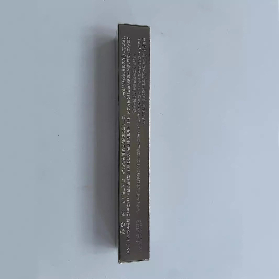 KAKASHOW double-head lip gloss does not fade or stick to water, with a glossy mirror surface and a matte finish. It's an affordable alternative for students Application Scenario