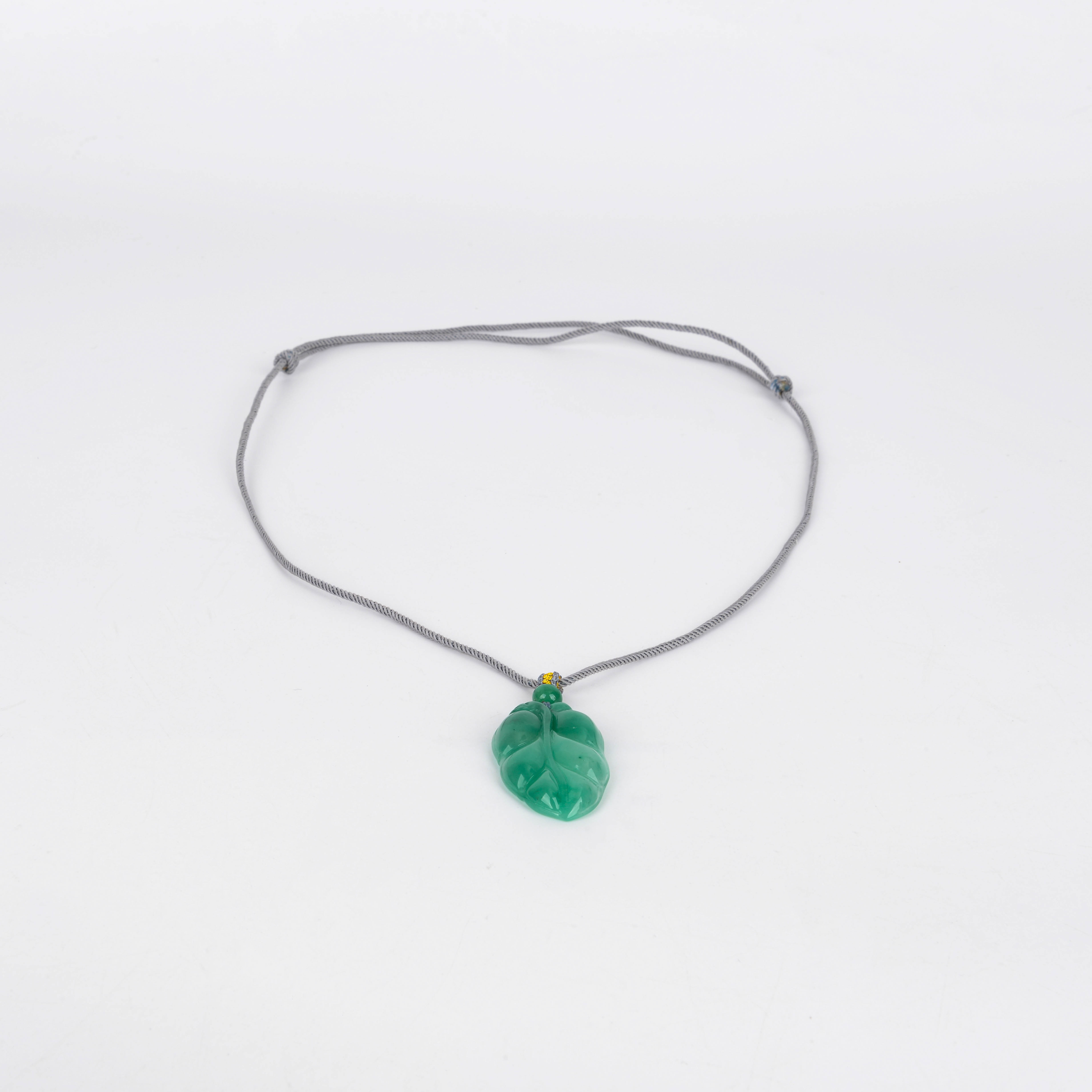 A small round thread is wound around a golden silk thread and tied flat to create an adjustable jade, agate, Hetian jade, amber and gold pendant necklace Specification image