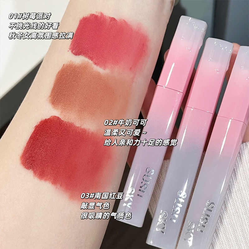 SUSU SKY Light Peach matte lip mud, lip glaze and velvet lift the complexion, smooth and not dry, making the skin look fairer. Affordable for cross-border students Application Scenario