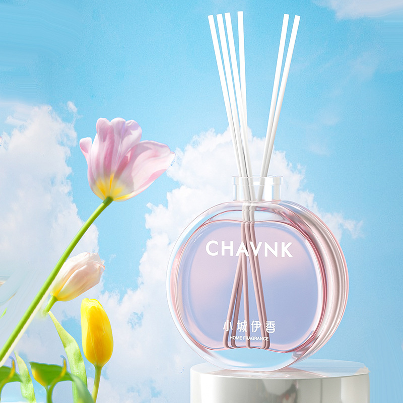 In the small town of Yixiang, a tender encounter with aromatherapy leaves a lasting fragrance indoors. Wholesale of flameless aromatherapy ornaments for home use in popular hotels full figure