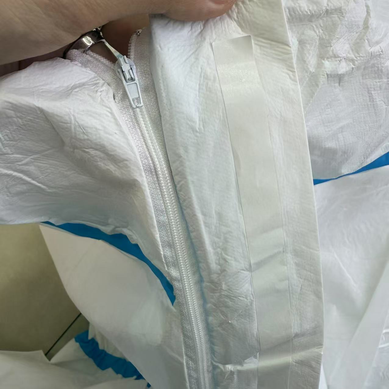 Blue stripe protective suit, one-piece cap, non-woven fabric work clothes, waterproof disposable isolation clothing for livestock farms Application Scenario