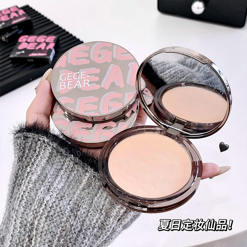 gege bear feather-like soft mist Setting Powder Compact does not clog powder, provides long-lasting coverage and contouring, and is sweat-proof for dry and oily skin full figure