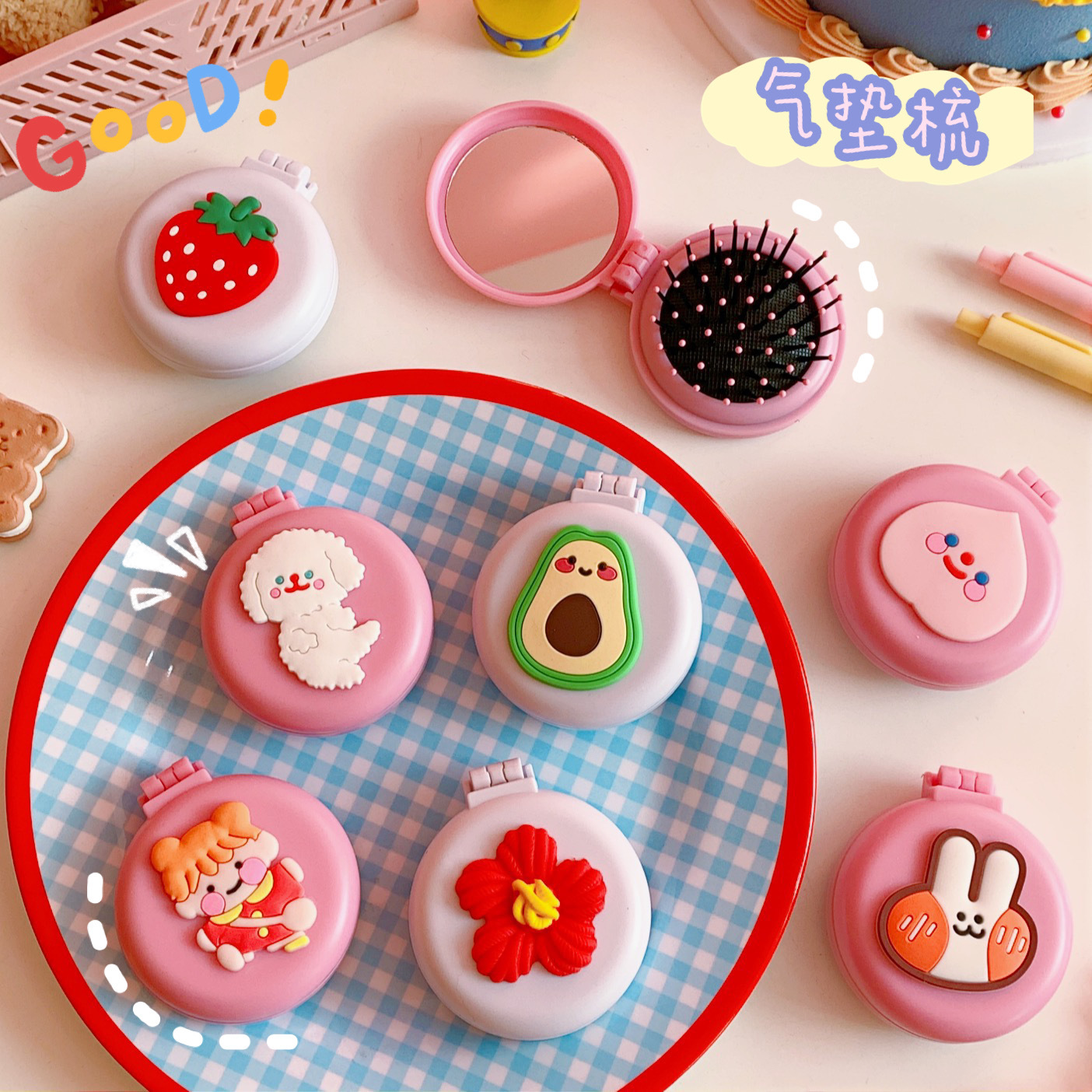 Cartoon cute, soft and adorable mirror comb, mini portable comb, mirror integrated, airbag air cushion comb, massage comb Application Scenario