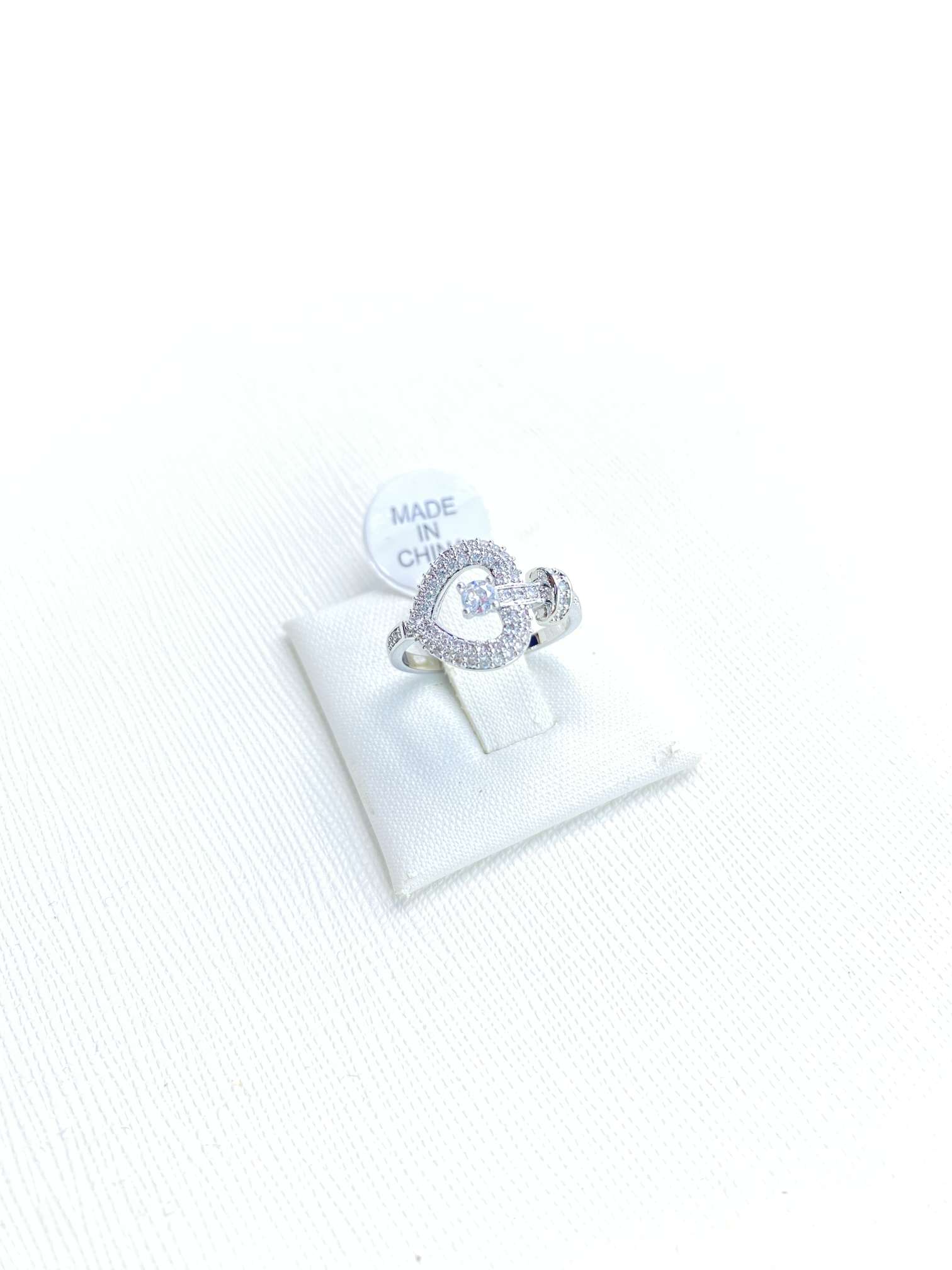 The new 2025 heart-shaped ring features a sweet and niche design with a versatile and elegant style. It is a micro-set zircon ring Item Picture