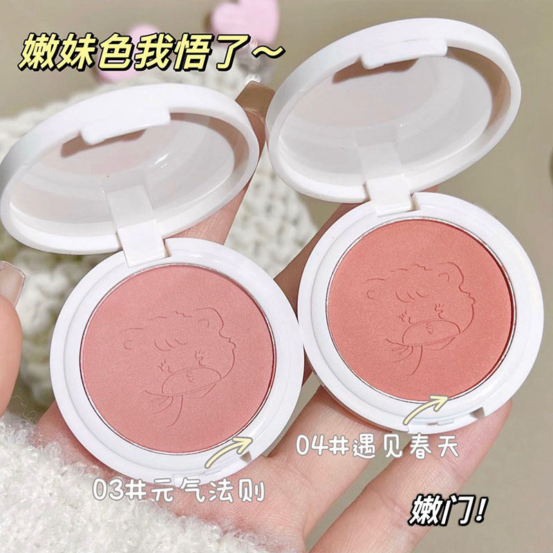 TSOI Latte Bear single-color Blush is natural and easy to apply. It's a versatile and energetic makeup look for women. It's affordable for cross-border use Application Scenario