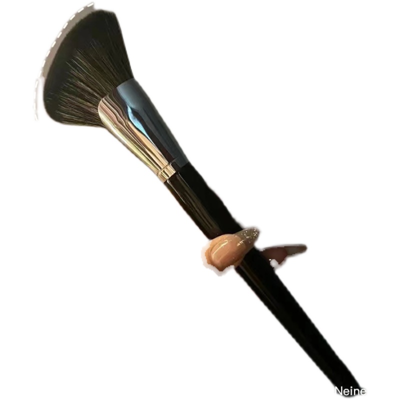 "Xiu Xiu Jie Jie Zi!" Contouring brush, super soft bristles, shadow brush, facial contouring makeup brush, profile brush, one bottle of Huizhong Application Scenario