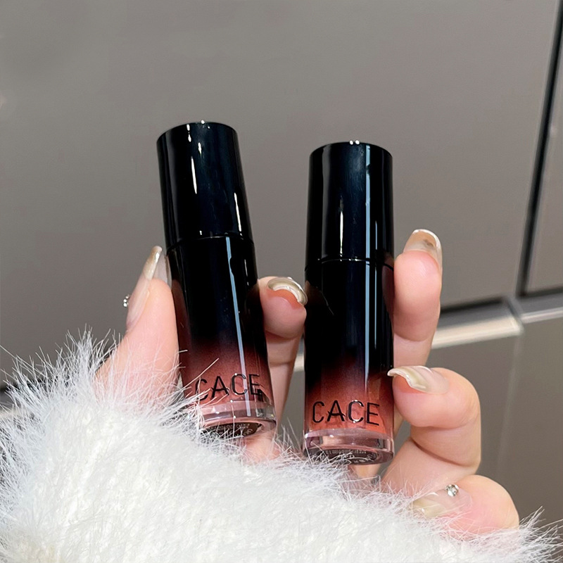 CACE Twilight First Translucent matte Lip Gloss, silky smooth, whitening, Velvet Lip gloss, versatile and affordable, available in six colors Application Scenario