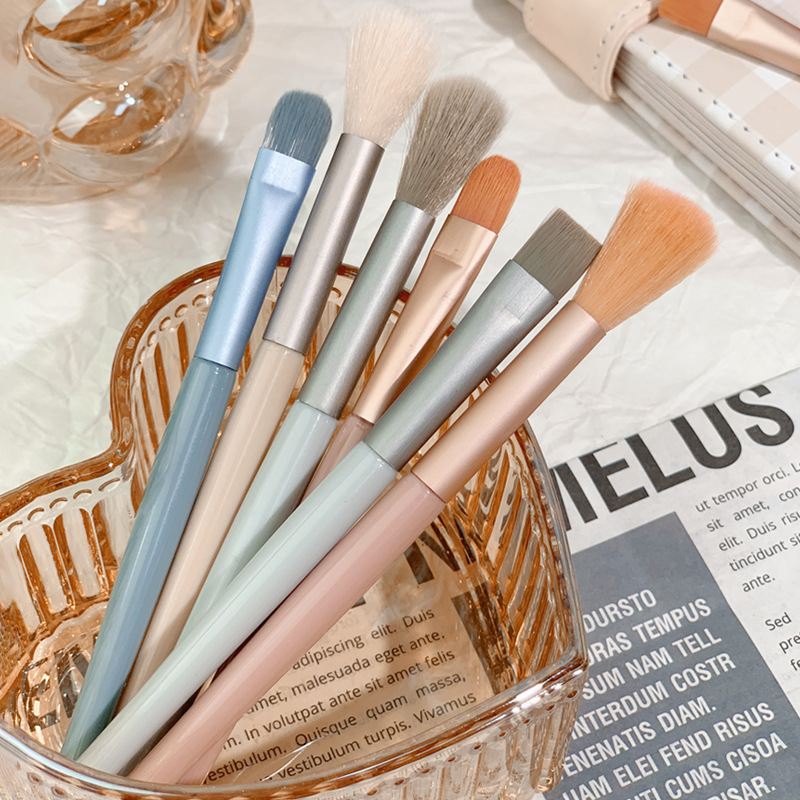 xixi Three-piece makeup brush set: Blush brush, eyeshadow brush, smuder brush, soft brush, complete set of convenient makeup tools details Picture
