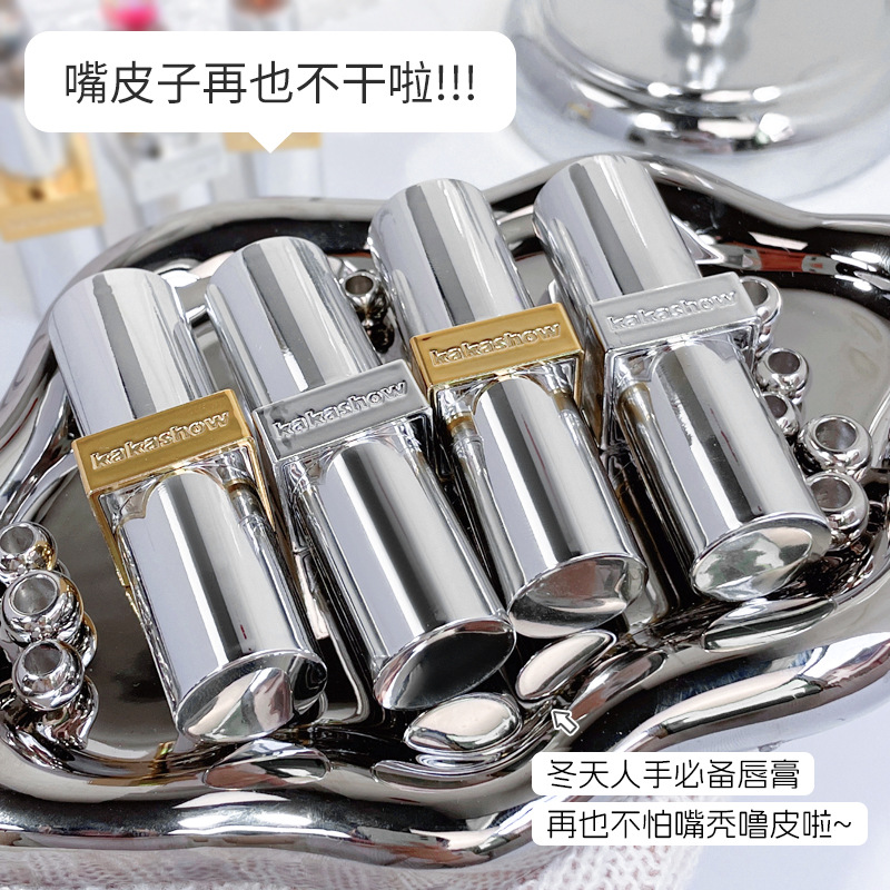 kakashow's small silver tube lip balm hydrates, moisturizes, does not feel greasy, prevents dryness and cracking, and reduces lip lines. It's a must-have wholesale for autumn and winter full figure