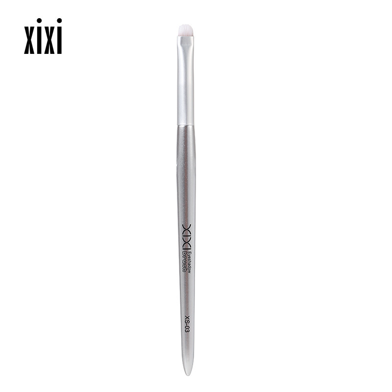 xixi Light Feather Eyeshadow Deep Brush, soft bristles, natural blending without clumping, a beauty tool for novice makeup artists Item Picture